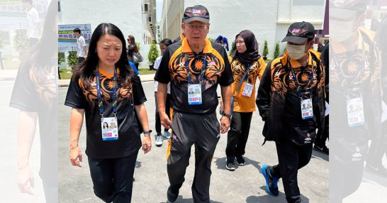 Ketibaan rombongan Y.B. Hannah Yeoh di Perkampungan Atlet disambut oleh Datuk Mohd Nasir Ali.